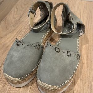 Vince Camuto Platform sandals. Size 9. Never worn. Grey/sage green-ish